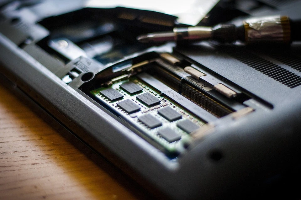 How to install 32 GB RAM in Laptop