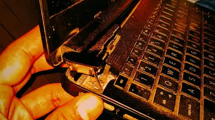 Laptop Hinges Repair at Home in Mumbai
