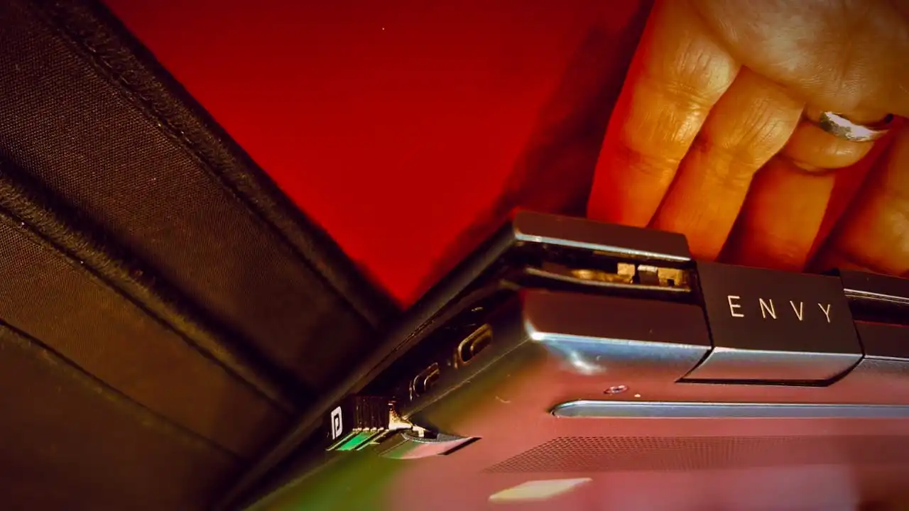 Laptop Hinges Repair in Mumbai